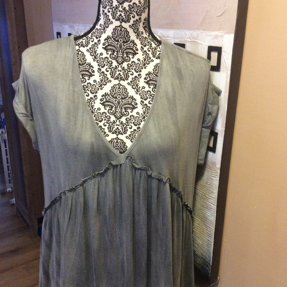 Short sleeve olive top high lo